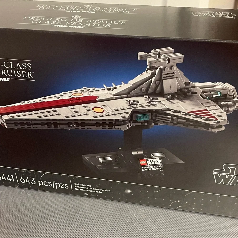 LEGO Star Wars Venator-Class Cruiser Set - Red and Gray (75441) 643Pcs 18+ NIP